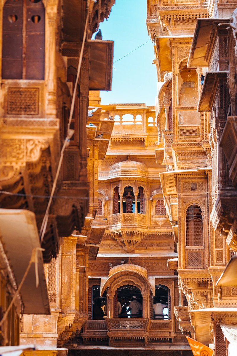 片渕 ゆり A Twitter 聖地バラナシやタージ マハルのあるアグラと比べて影が薄くなりがちなのだけど また自由にインド旅が楽しめる日が来たらジャイサルメールをおすすめしたい ん Cg って一瞬頭がバグるくらい迫力ある建物と アラジンの世界みたいな裏路地が続く