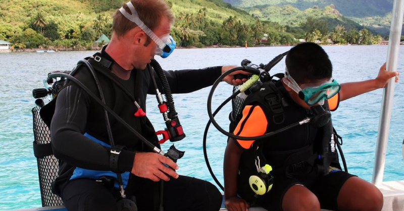simplyscuba's tweet photo. We often get asked 'when can my child start to dive?' and it is great activity to do together as a family but there are some age restrictions.
Read - https://t.co/i4LZyL3jPu
#scubablog #simplyscuba #scubadiving