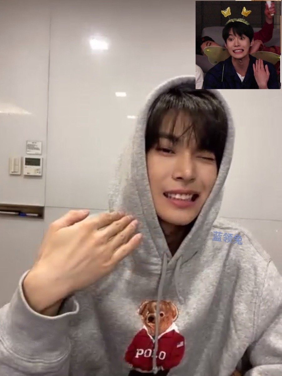 aftersomyniyai's tweet photo. op เค้าให้โดยองทำท่าตามรูปโดยองเอง น่ารั��ก่าเดิมอีก555555555555555555 https://t.co/iDuVQbZRlp