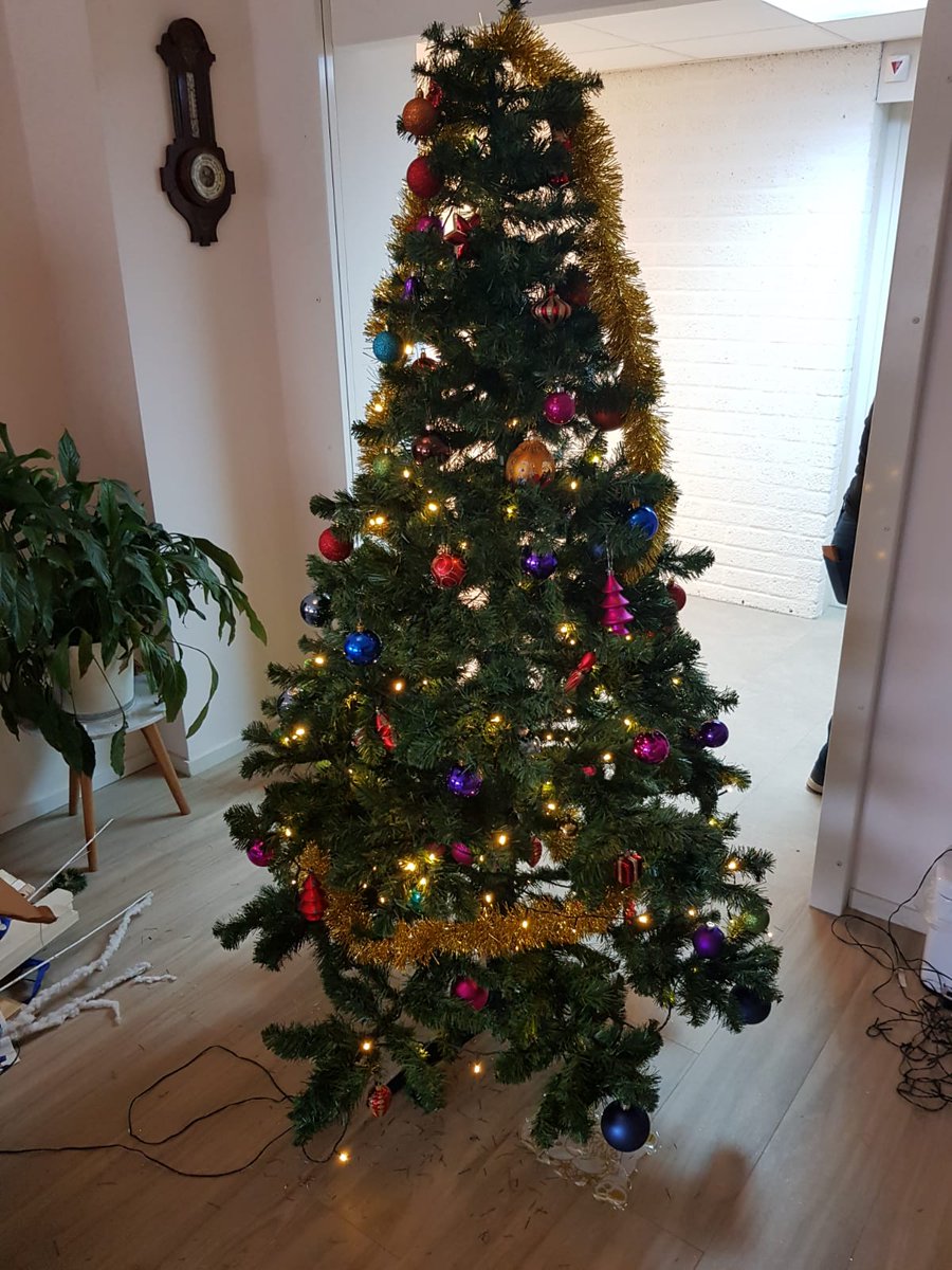 Kloek_wonenzorg's tweet photo. 🎄 Ho ho ho...#Kerstversiering. Bij #Kloek houden we ervan! Deze twee kerstbomen staan nu in volle glorie op de afdelingen te pronken #zorg #dementie #Roosendaal https://t.co/O2wjQjz175