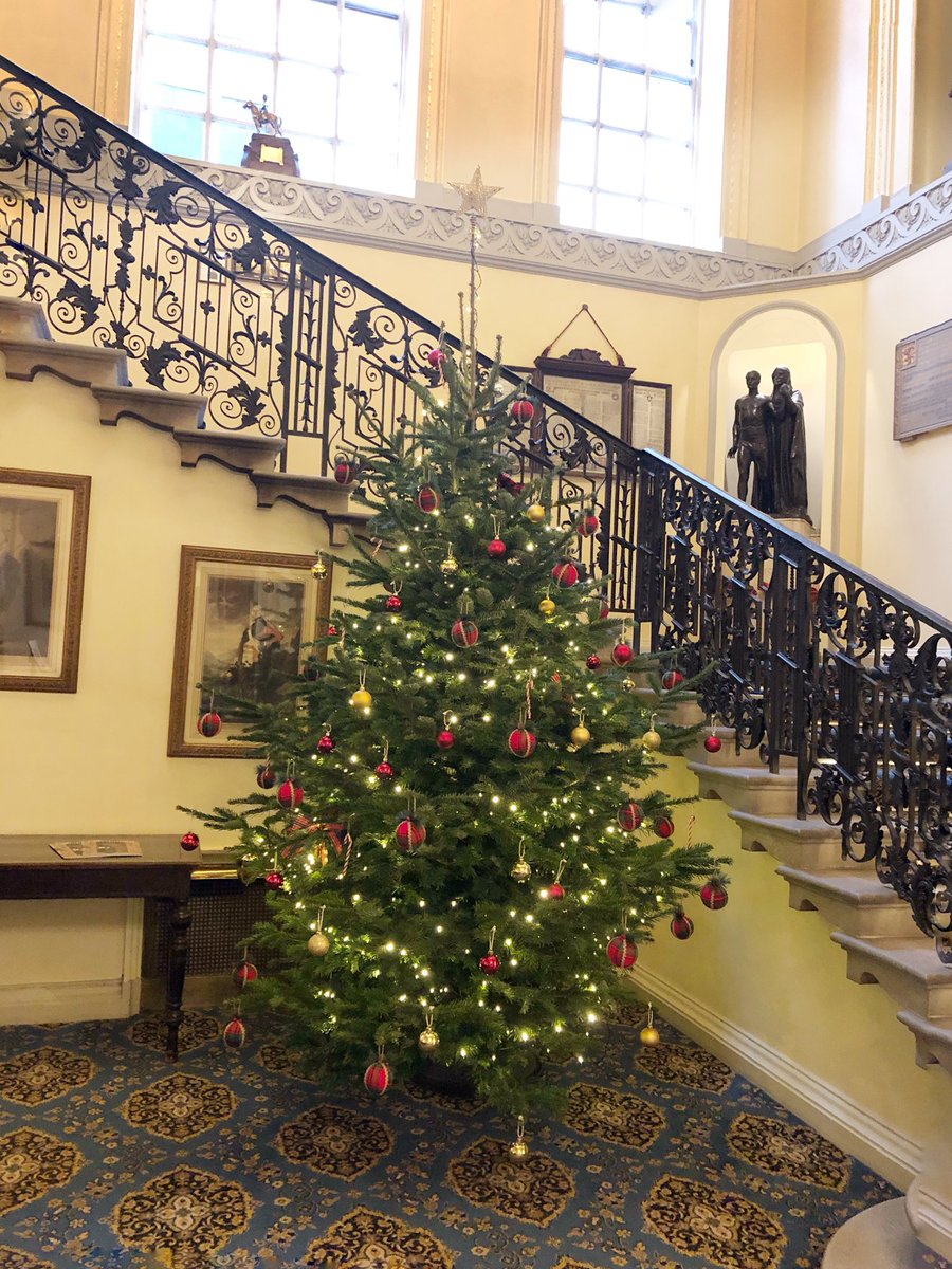 Ready for the Christmas season... The tree is up, the champagne is chilled, a special accommodation offer for December is available and a festive menu will be in place ... 🎄🥂 We look forward to welcoming you to the Club. #Christmas #caledonianclub