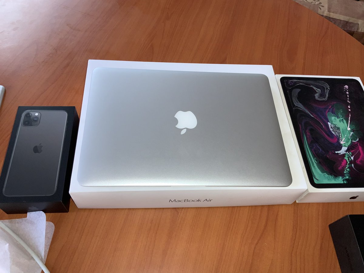 MegaStoresMw's tweet photo. Apple MacBook Air, 2017, 256GB, 8GB ram, i5, 13.3 inch, 108 battery cycle count—K550,000. Save K100,000 https://t.co/xuFyPIrmQI