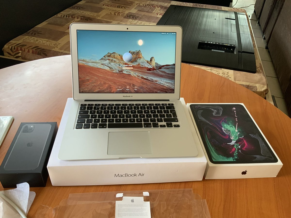 MegaStoresMw's tweet photo. Apple MacBook Air, 2017, 256GB, 8GB ram, i5, 13.3 inch, 108 battery cycle count—K550,000. Save K100,000 https://t.co/xuFyPIrmQI