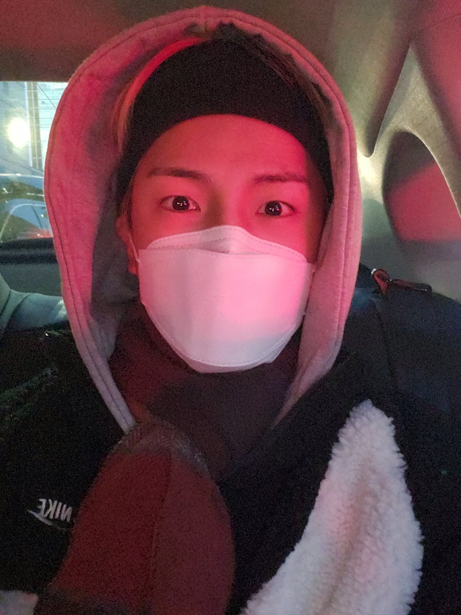 official_ACE7's tweet photo. [#에이스_동훈]
자동차 조명을 받았더니 공포영화 느낌👽
마스크 잘 쓰고! 감기 조심하자 초이스❤
#초이스 #에이스 #CHOICE #ACE https://t.co/kFPFO4eEV7