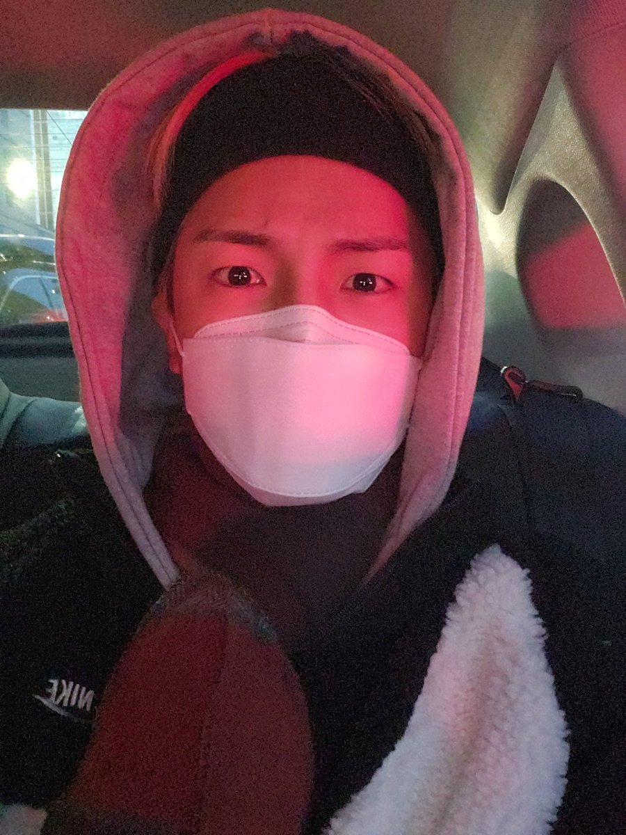 official_ACE7's tweet photo. [#에이스_동훈]
자동차 조명을 받았더니 공포영화 느낌👽
마스크 잘 쓰고! 감기 조심하자 초이스❤
#초이스 #에이스 #CHOICE #ACE https://t.co/kFPFO4eEV7