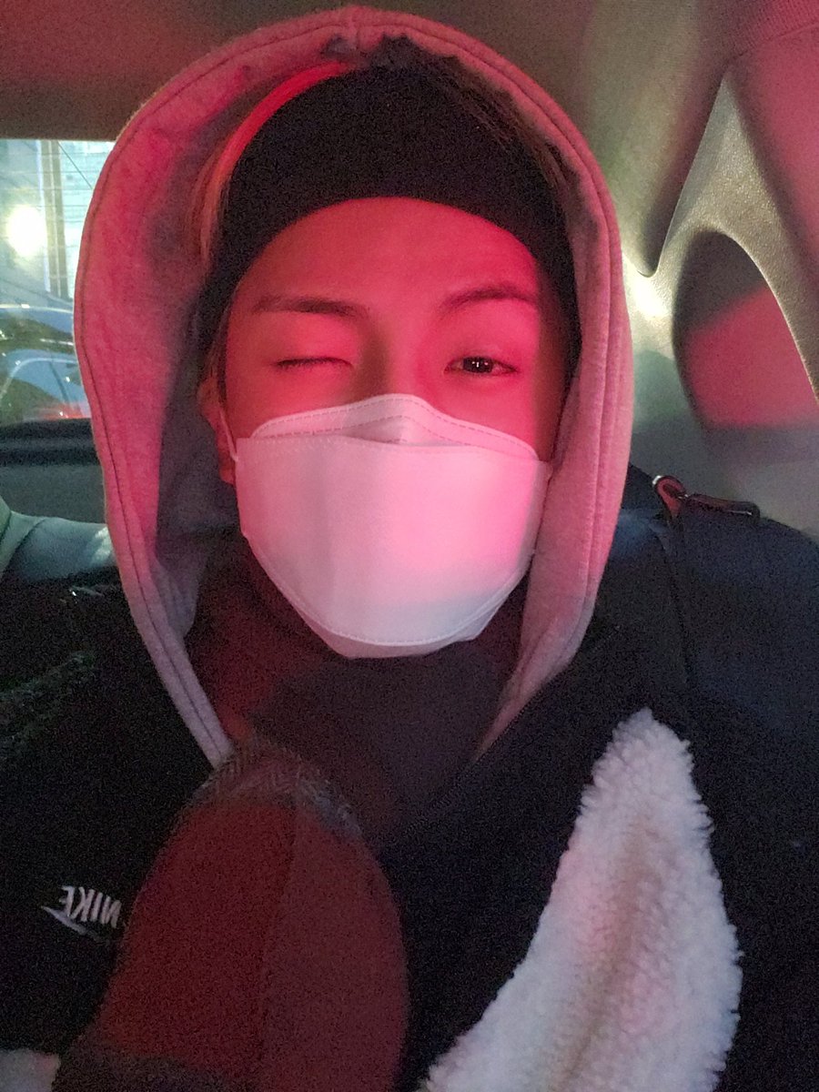 official_ACE7's tweet photo. [#에이스_동훈]
자동차 조명을 받았더니 공포영화 느낌👽
마스크 잘 쓰고! 감기 조심하자 초이스❤
#초이스 #에이스 #CHOICE #ACE https://t.co/kFPFO4eEV7