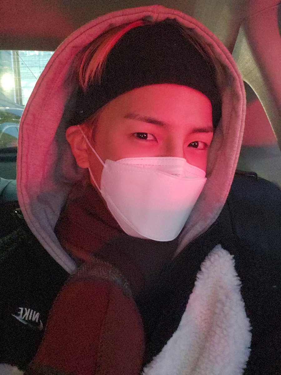 official_ACE7's tweet photo. [#에이스_동훈]
자동차 조명을 받았더니 공포영화 느낌👽
마스크 잘 쓰고! 감기 조심하자 초이스❤
#초이스 #에이스 #CHOICE #ACE https://t.co/kFPFO4eEV7