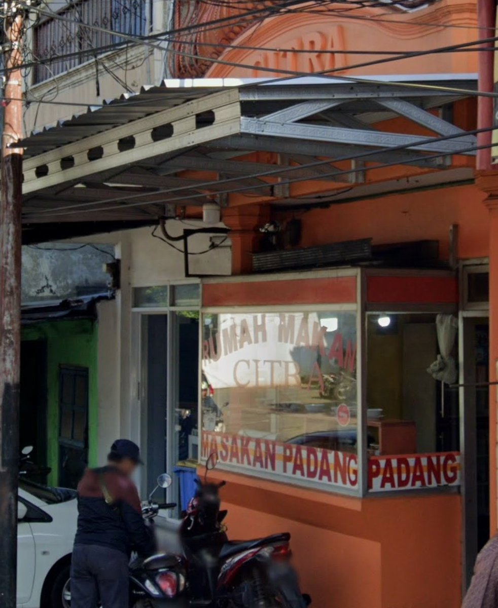 RM Padang Citra, Kemang (sebrang lawless) Oke ini bukan yang enak mampus ampe pengen meninggal. Tp sebagai maniak dendeng, ini dendengnya gedeeee bgt, trs empuk dannn cabenya juga enak.Worth to try kok, kuahnya juga masih enak.