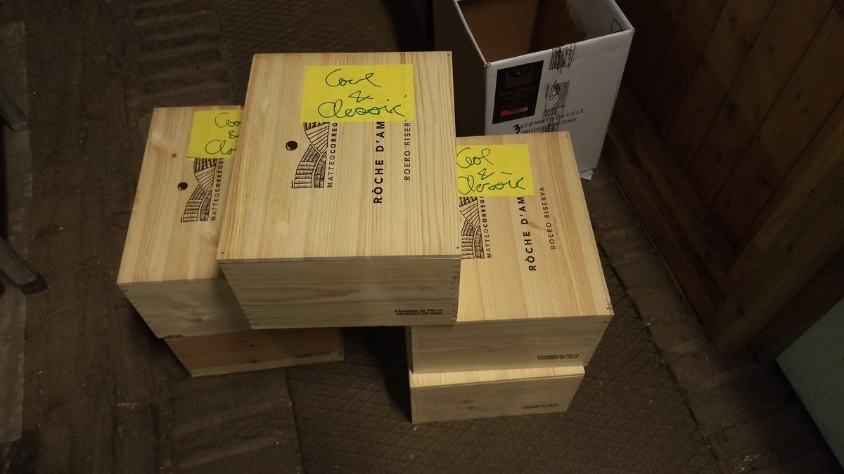 Thanks to <a href="/Roero_Wine/">Matteo Correggia</a> that provided some of the last wooden cases, just packed the Roche d'Ampsej Vintage Box with 6 different "Cool &amp; Classic" vintages, starting from 2006. An other edition "Terroir" has a mix of cool &amp; warm vintages. Limited to 5 only...