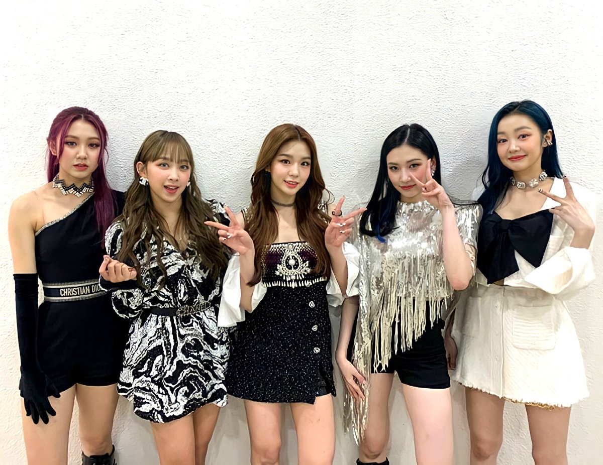 savaaams99's tweet photo. @Whosfan_HANTEO WE are SECRET NUMBER FAN 

#SECRET_NUMBER 
#후즈팬덤상_SECRETNUMBERFan #Whosfandom_SECRETNUMBERFan
@5ecretNumber https://t.co/Kp0p5MO8ji