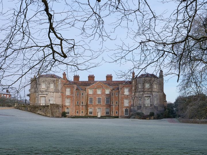 Frosty mornings are upon us.❄️

Head down to <a href="/MottisfontNT/">Mottisfont</a> head down and explore the gardens and the stunning house that sits at the heart of Mottisfont. Explore the gardens with Peter Rabbit's Winter Adventure Trail until 1st Jan!

To book click: nationaltrust.org.uk/place-pages/23…