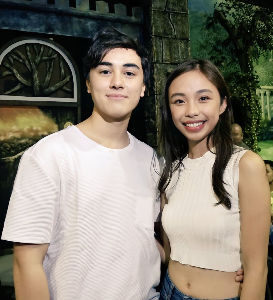 rhen4ever's tweet photo. Sino ba naman di mahaHappy makita mga photos nila na ganito diba? 😍

HAPPY HEART EDWARD ❤
@maymayentrata07 @Barber_Edward_ https://t.co/Dj4nm03R3g