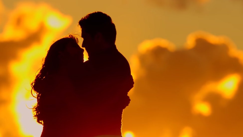 Check the THREAD !!Silhouette Shots of  @Suriya_offl movies.Starting from  #SooraraiPottru   till  #PoovellamKettuppar