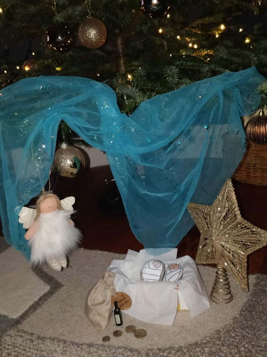 @Gilkay @StAsaphDiocese @Borderlands_MA @llanelv @KarenMaurice2 and look at the creative places that are being built for Baby Jesus - well done @HawardenVillage