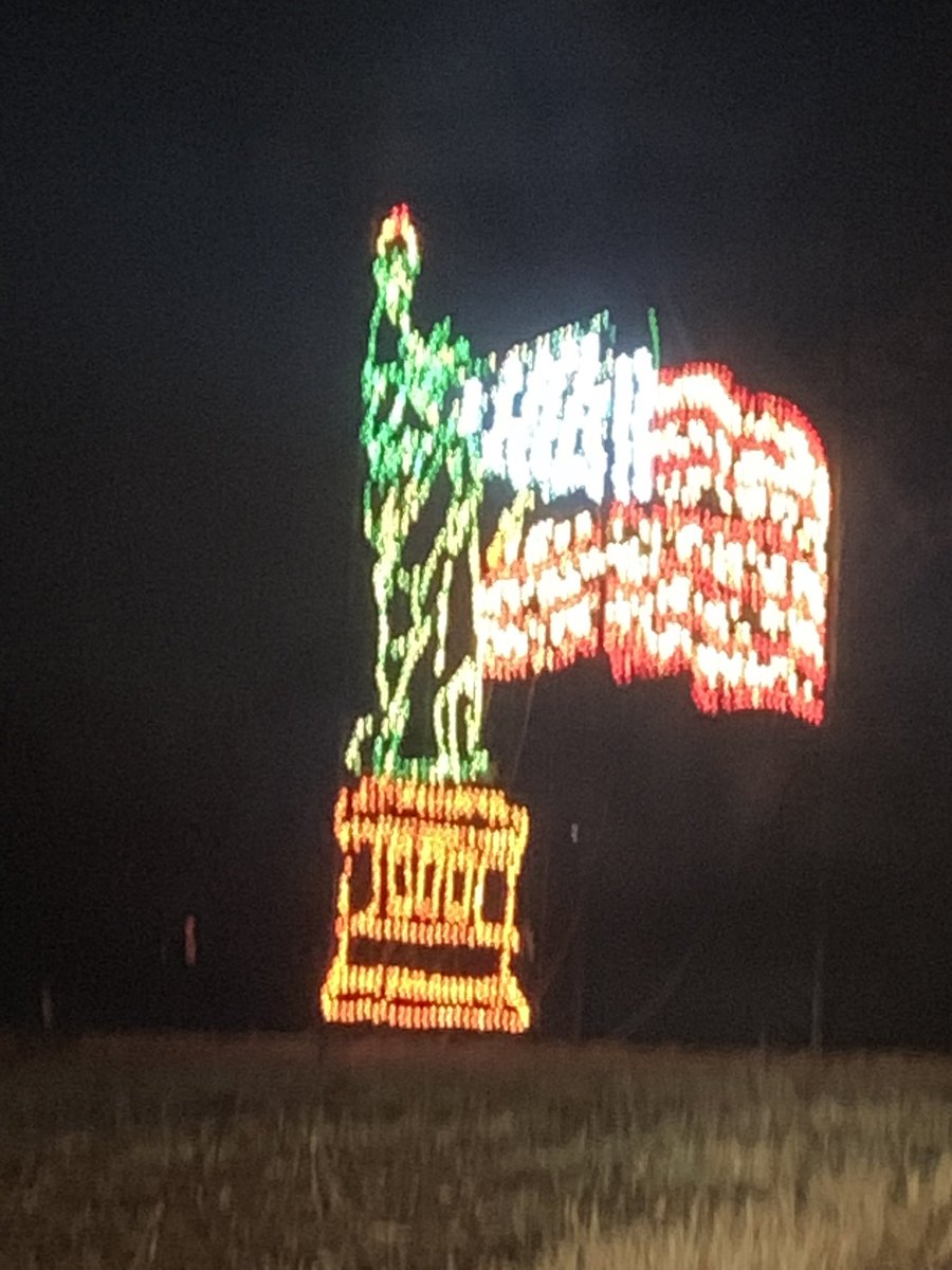 I’ve lived in #Hartford for more than 4 years, on and off. How did I never know about <a href="/WFSBnews/">WFSB Channel 3</a> #HolidayLights. 🤷🏻‍♂️ Pretty legit.