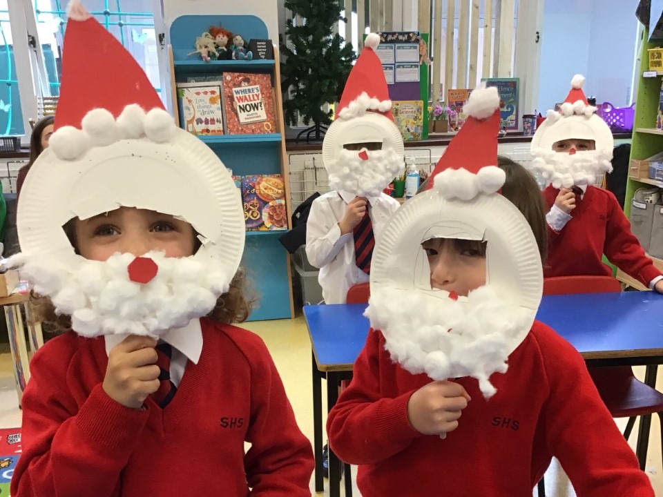 There's lots of festive spirit at Sinclair House at the moment.  We've been busy making lots of beautiful decorations! #feelingfestive