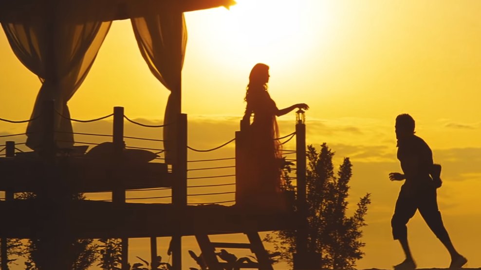 Check the THREAD !!Silhouette Shots of  @Suriya_offl movies.Starting from  #SooraraiPottru   till  #PoovellamKettuppar