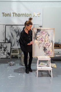 WkfdOfficial's tweet photo. Local artist Toni Thornton created this beautiful piece of artwork and donated it to @MidYorkshireNHS #PinderfieldsHospital as a thank you for all their hard work during the pandemic. ๐๐๐ https://t.co/vn0BRF7hpe