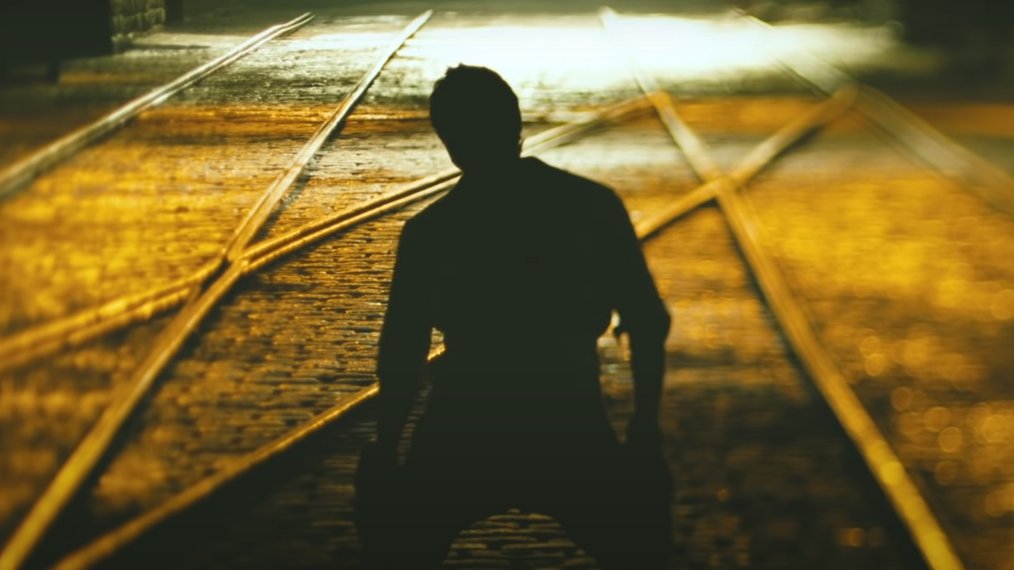 Check the THREAD !!Silhouette Shots of  @Suriya_offl movies.Starting from  #SooraraiPottru   till  #PoovellamKettuppar