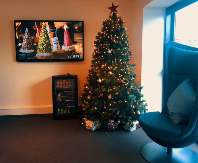 automotiveTEAM's tweet photo. Christmas has come to AutomotiveTEAM..!!❄️🎄🎁❤️💚Wishing everyone a very happy healthy holiday season!!❄️❄️💚❤️🎄 (The presents are filled with coal in case anyone was getting any ideas) 🎁😋 https://t.co/is9QSAqySE