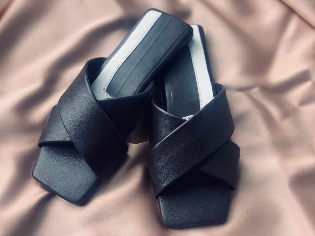 houseofmoba's tweet photo. For the #mobawoman : Comfort  Meets Luxury.

Price : N11,000

Also available in BROWN.

To place an order or for enquiries, call 08159905374 or send us a DM.. https://t.co/KaYWuaL6q0
