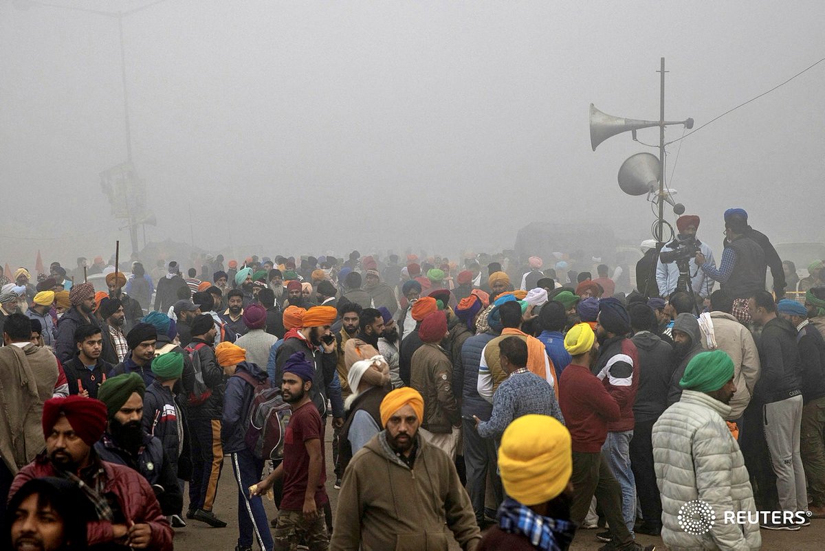 As protestors gathered on one side of the security barricades, police took up their positions on another side.  #FarmersProtest End of thread.