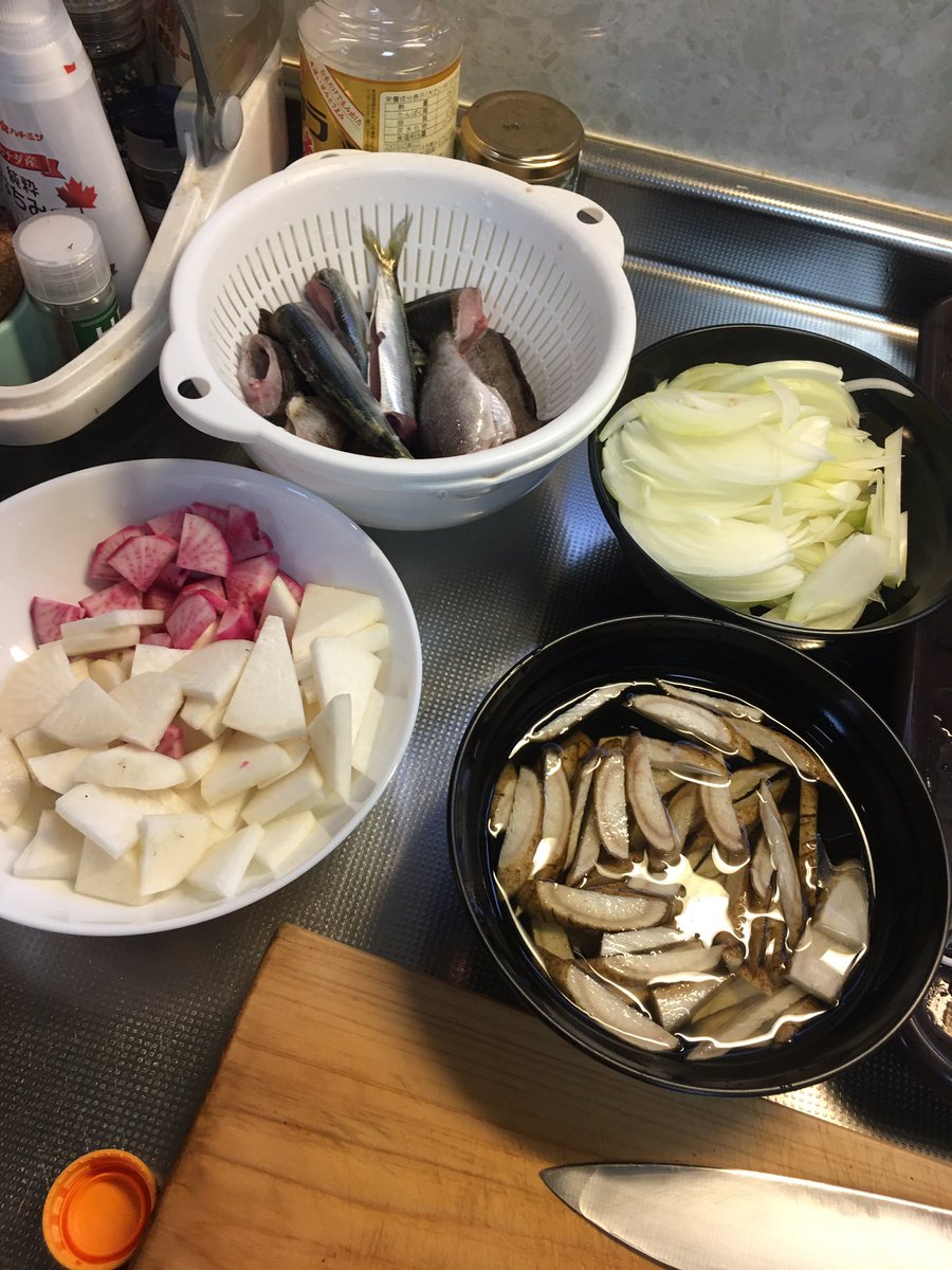 Takuya Oshima 海釣りの門を叩いた サビキ釣りという撒き餌 を用いる釣り方は アミと呼ばれる小エビとそれを模した釣り針を使う 水中に撒かれた餌が潮の流れで動く その中に擬態させる意識をする イメージと釣果が今晩の空腹を満たした 周防大島 Takuya Oshima 海釣りの門を叩いた サビキ釣りという撒き餌 を用いる釣り方は アミと呼ばれる小エビとそれを模した釣り針を使う 水中に撒かれた餌が潮の流れで動く その中に擬態させる意識をする イメージと釣果が今晩の空腹を満たした 周防大島