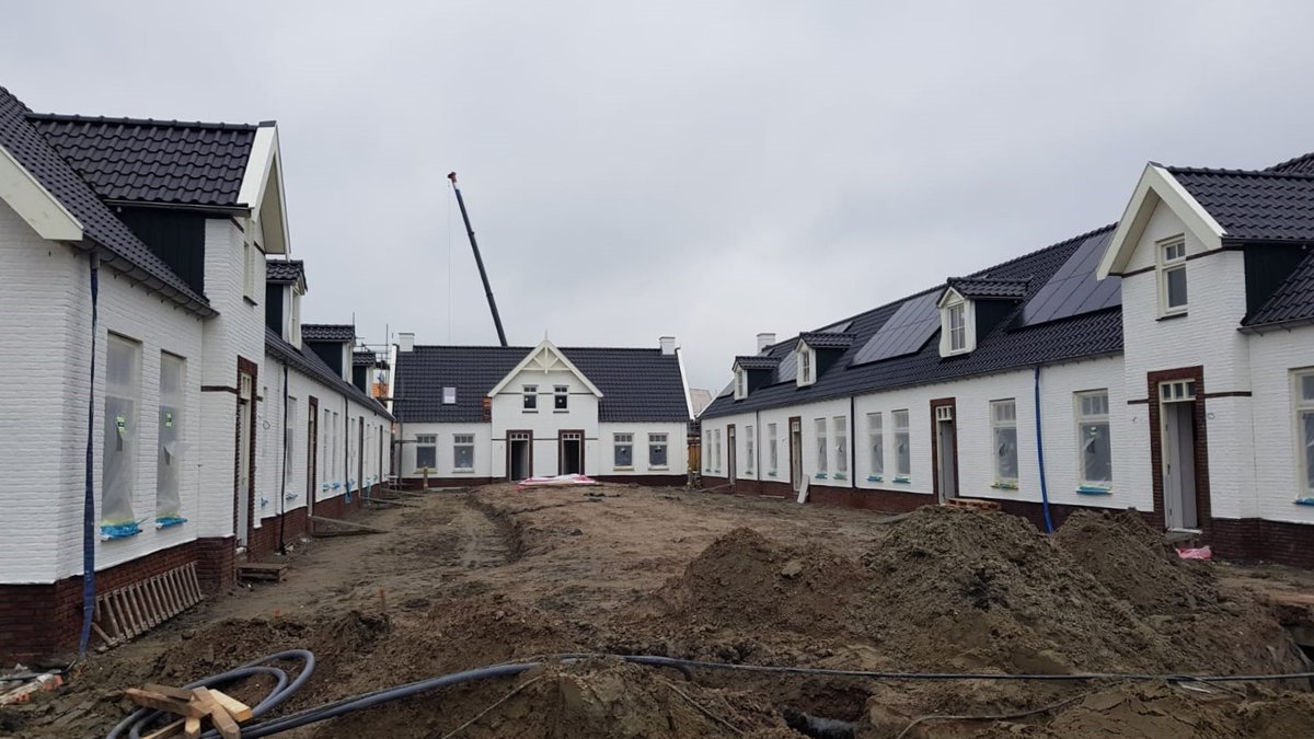 𝐁𝐨𝐮𝐰𝐮𝐩𝐝𝐚𝐭𝐞 𝐀𝐫𝐢𝐚 𝐟𝐚𝐬𝐞 𝐊!

Het hofje in ARIA-Goes begint nu wel heel definitief te worden... wat een prachtig gezicht. Het woonhof heeft vrij uitzicht op de monumentale boerderij.