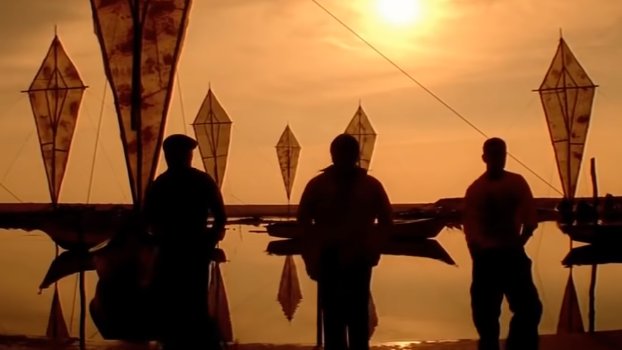 Check the THREAD !!Silhouette Shots of  @Suriya_offl movies.Starting from  #SooraraiPottru   till  #PoovellamKettuppar