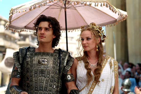 FilmBeatX's tweet photo. Hoy cumple 44 años Orlando Bloom!! Actor indudablemente ligado a sus papeles como Legolas en "El Señor de los Anillos" o  Will Turner en "Piratas del Caribe", papeles que le  lanzaron a la fama, aunque también le hemos podido ver en "Troya" o "Black Hawk derribado". https://t.co/CiZgj9sAIb