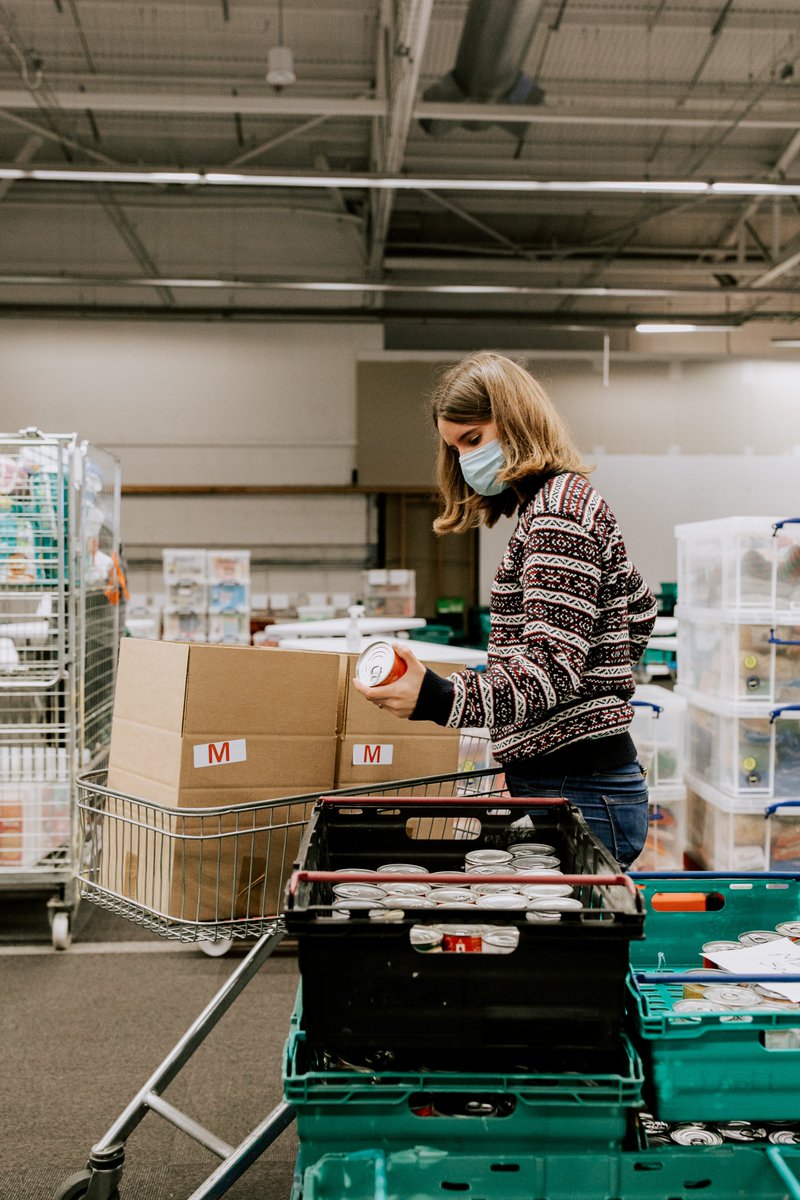 (3) Volunteer ​Give the gift of your time to help those in need. Food banks, soup kitchens and night shelters in your local area will be looking for extra help around Christmas. ​You can also volunteer remotely with the IFAN, The Trussel Trust or with us at Bankuet 