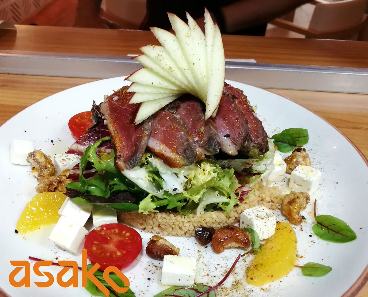 #teatinos disfruta d Asako
Magret d pato tentsuyu, ensalada d queso feta, cous cous, anacardos caramelizados y vinagreta d naranja
#sushi #cocinafusion #SushiAdictos #sushiadomicilio #sushidelivery #findesemana #sugerencia #sushilovers #delivery #Asakofeelfood #servicioadomicilio