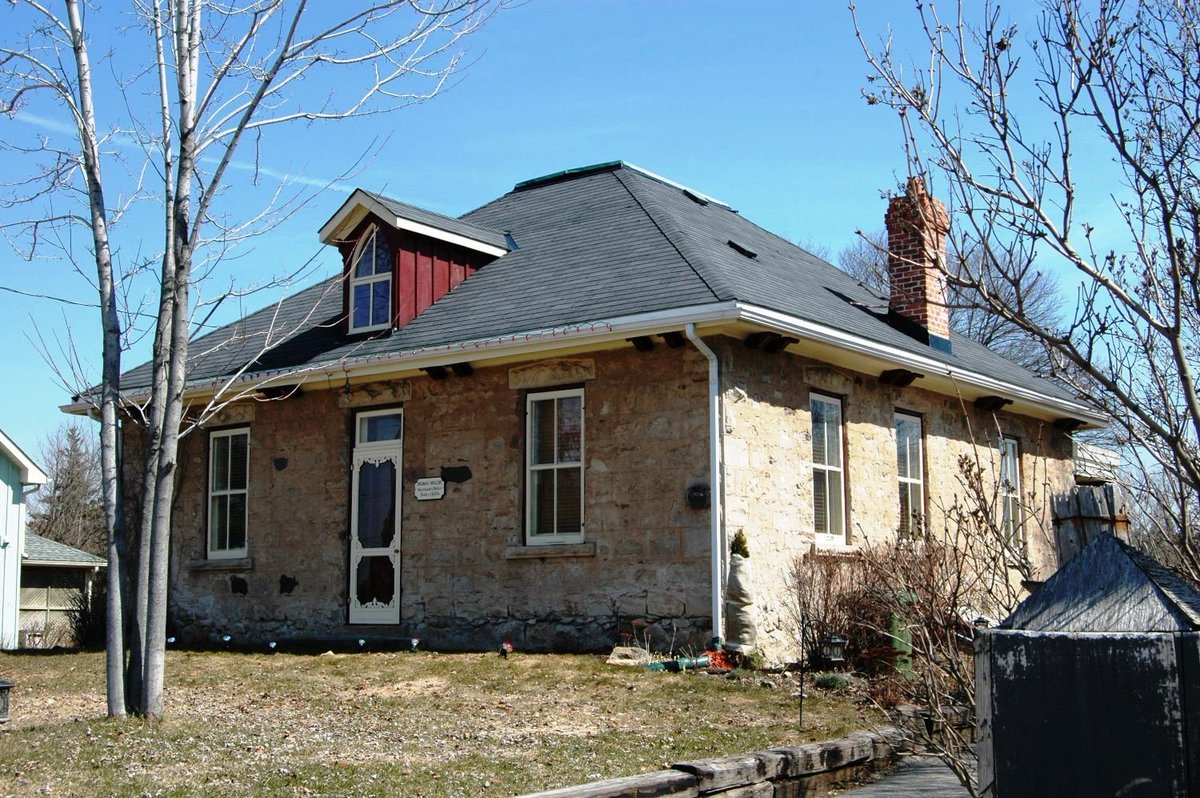 Caledon's Heritage:  Wright-Didd house - c1880 - is a 1 1/2 storey Regency style house with a wing at the rear. The corners are local quarried stone, the lintels /sills are rock-faced sandstone &amp; the walls are fieldstone parged with limestone mortar in an ashlar patterned finish.