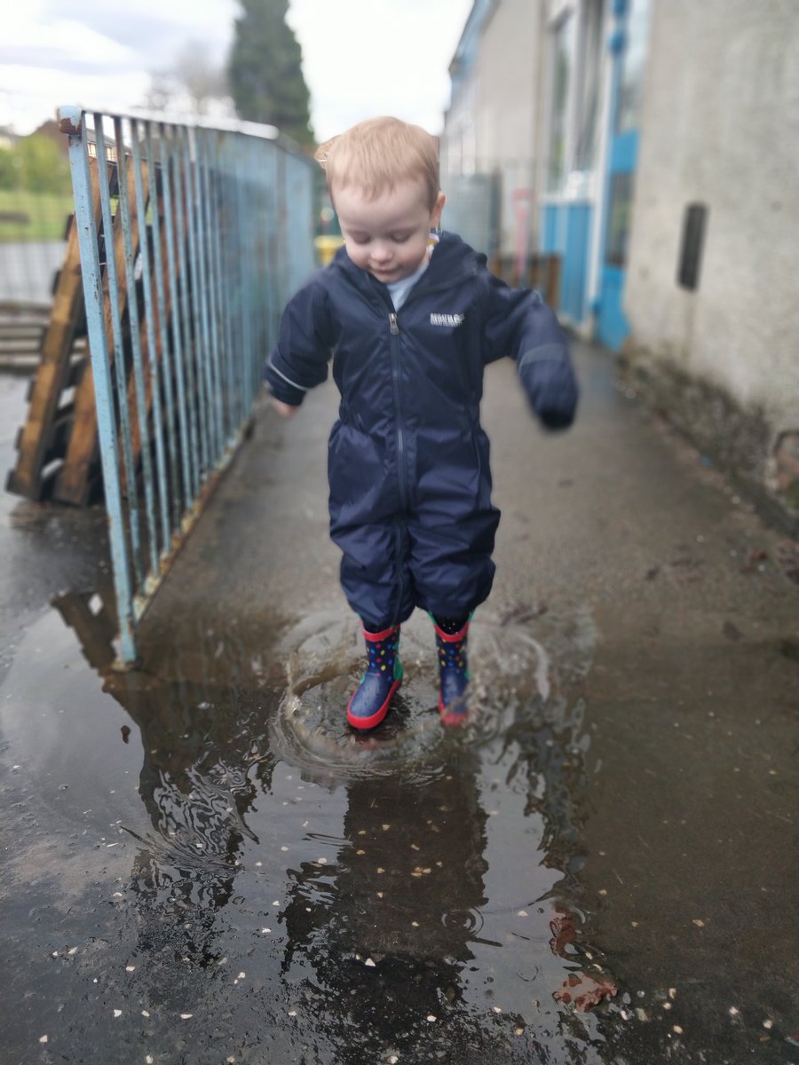 NurserySmos's tweet image. This boy had so much fun exploring the nursery garden today😀. Splashing in puddles💧and playing with the tyre swing. #littleexplorer #puddlesplashing @SMOSPrimary