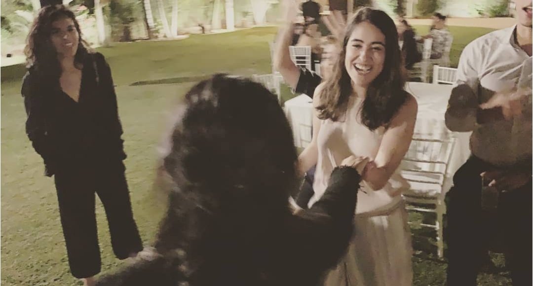 cristinadiazbar's tweet photo. Una foto que resume mi amistad con Wen.
Puro amor, risas y cosas chingonas 💓 https://t.co/fm85dZpQm1