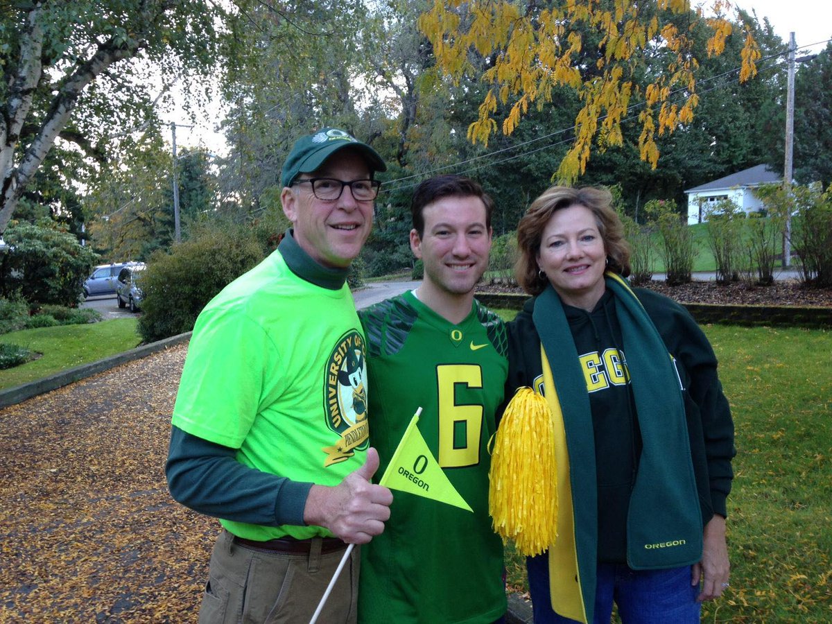 Thank you @uoregon alum @repgregwalden for your 20 years of service in Congress representing Oregon’s 2nd District and helping the entire state. We wish you and your family a happy retirement from Congress!