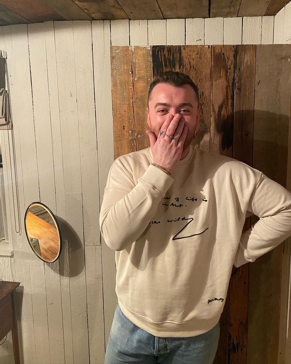 samsmith's tweet image. When the photographer doesn’t stop flirting with you