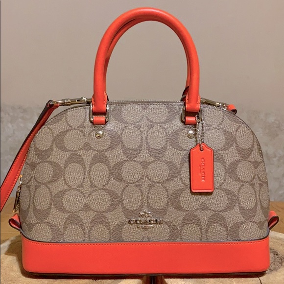 acm_fashion's tweet image. So good I had to share! Check out all the items I&apos;m loving on @Poshmarkapp #poshmark #fashion #style #shopmycloset #whitehouseblackmarket #coach #ashleystewart: posh.mk/0QEXxd8r3bb