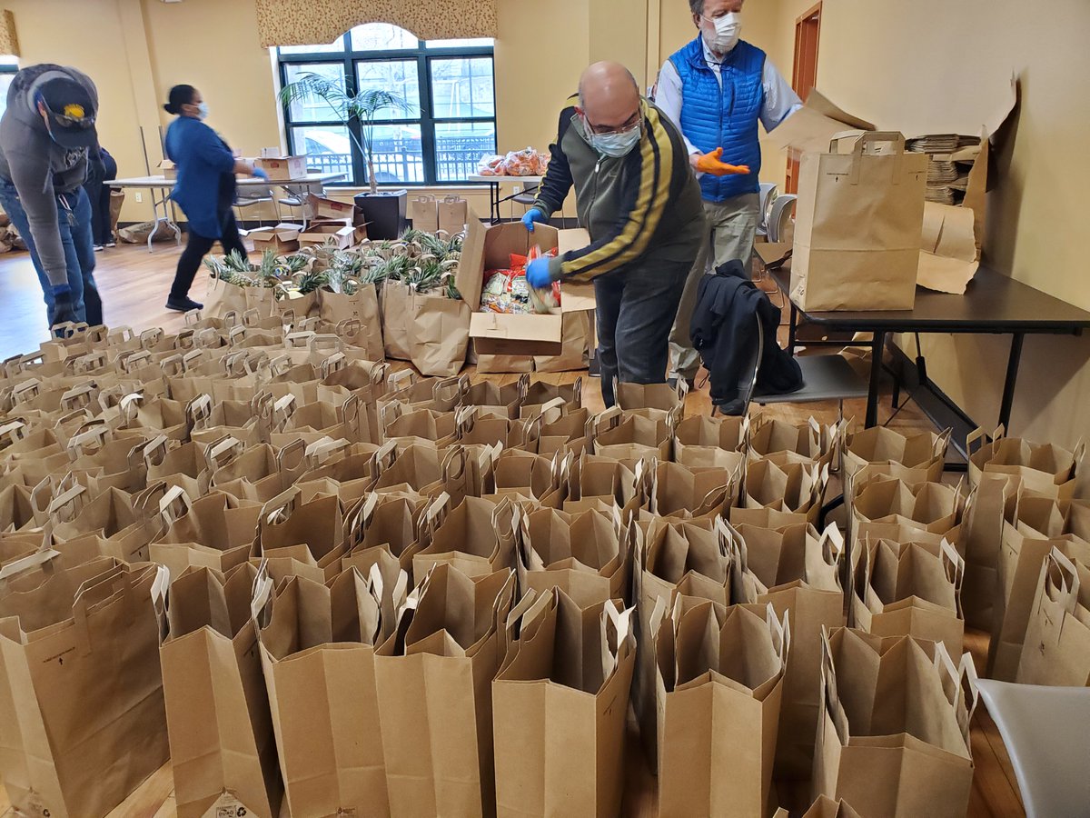 cambridgechron's tweet photo. With an unprecedented level of need among Cambridge residents, @Ammallon @foodforfreeorg and @CambCommCenter are asking you to donate to food access organizations this holiday season. #CambMA https://t.co/hjpGjaPTjJ https://t.co/gZRDFkyNTU
