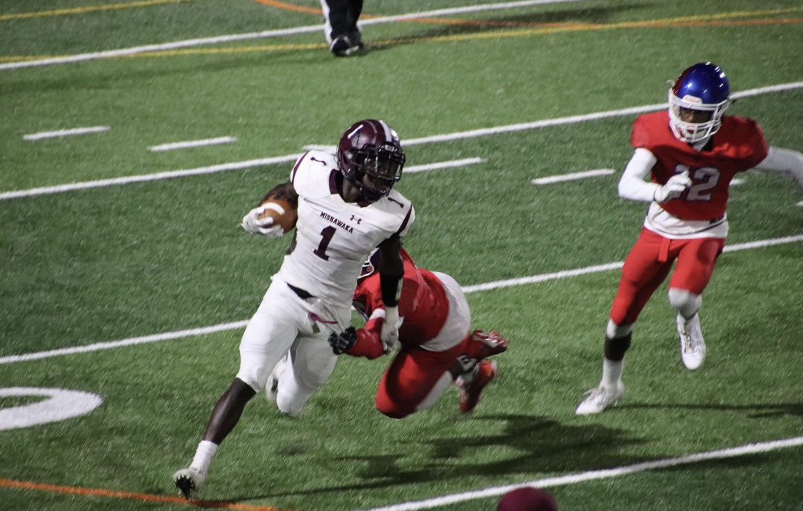 kyle_edwards32's tweet photo. Congrats to @davonn_parker @JaydenSemak @Beau_Brown34 @BurrisMilan on your IFCA 5A junior and Senior All State selection!! HUGE accomplishment for you and your families! 💯✊🏽 https://t.co/QaN0cTfADL