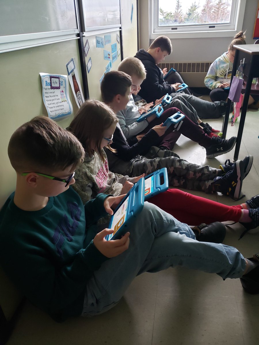 lmcrawley's tweet image. Hour of code...I&apos;ll never get them to stop after just one hour! @nltatesic @UGEABC #CodeWithTESIC #grade5rocks