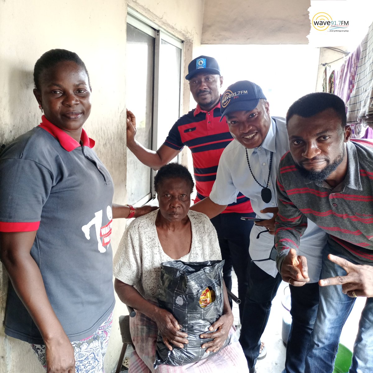 917wavefm's tweet photo. The smiles on the faces of our beneficiaries and the blessings they poured on us after receiving their surprise package is an affirmation that indeed, giving is in itself receiving.
#WSWS14 #TheReachOut #WaveFmPh
@excel_u https://t.co/kOcq3RXnau