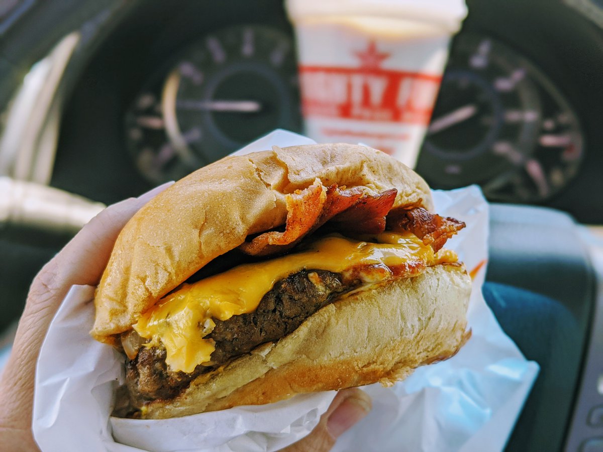 Dining in or online order for curbside pick-up 🍔 🍔 are the perfect PICK UP #mightyfineburgers ow.ly/WqPb50CFZPQ