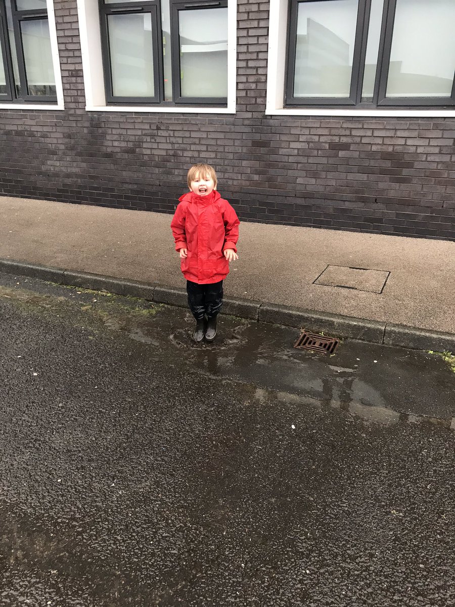 MrsBatemanFS's tweet image. Year 1 have been investigating 3 of their senses today: hearing, touch and sight.  We also checked out some puddles and played ‘stuck in the mud’ for real!  @UnityBlackpool
