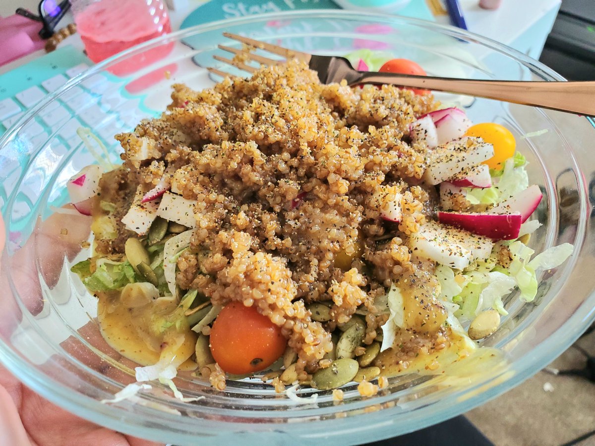 AndreaStarMedia's tweet photo. Healthy vegan quinoa salad lunch fit for a Queen! A🌟 #MissChef #vegan #Quinoa https://t.co/j3VzdTNcd2