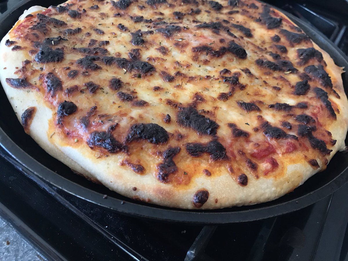 Cooked cheese pizza