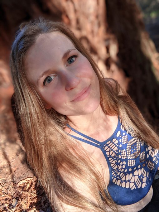 I think I like hiking more with my shirt off ;) https://t.co/vQxPAUrZW9