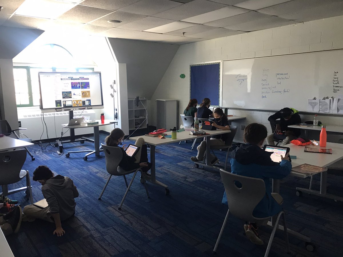 6th graders love the #HourofCode <a href="/peacefulpendant/">Sarah Magner</a> <a href="/codeorg/">Code.org</a> #myflinthill <a href="/FHInnovation/">FlintHillInnovation</a>