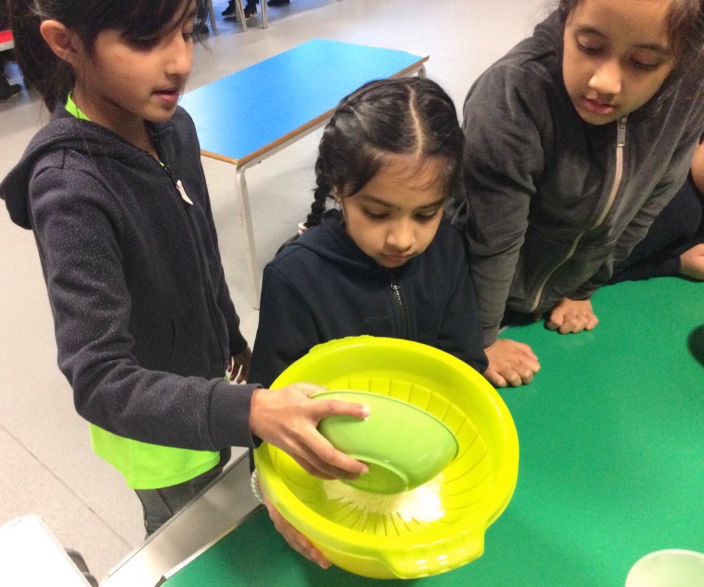 Miss Pandor tweet media