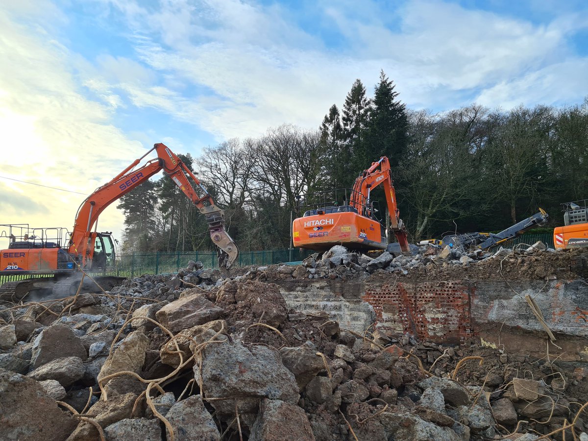 SeerConstructi1's tweet photo. Neath Abbey primary school, foundations commenced π
#bamconstruct
#hitachiconstructionmachinery https://t.co/sqEqzTRZlF